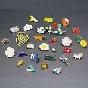 เข็มกลัดโลหะสไตล์การ์ตูนสำหรับเทศกาลอีสเตอร์คริสต์มาส - Product Image 1