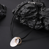 Collier minimaliste multicouche en cordon noir TongLing pour femme, pendentif disque irrégulier, anneau cercle plaqué or, bijou tendance, cadeau