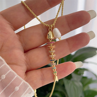 Collier pendentif combiné en perles d'eau douce plaqué or 18 carats et zircon coloré, motif poisson marin, luxe vintage, vente en gros