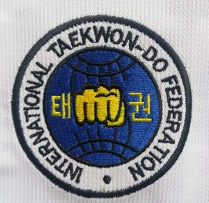 Dobok <span class=keywords><strong>TKD</strong></span> 2026 OEM de Alta Calidad, Uniforme de Taekwondo <span class=keywords><strong>ITF</strong></span> para Artes Marciales - Product Image 5