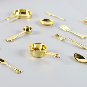 Mini-cuillères, fourchettes, pots et modèles de vaisselle en plastique DIY, jouets de cuisine miniatures pour jeux d'imitation. - Product Image 3