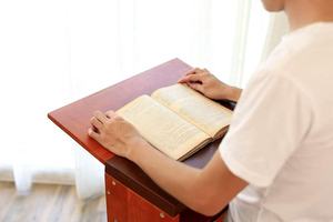 CH-B151, कस्टम प्रार्थना बेंच मल तालिका कुर्सी गद्देदार Kneeler शेल्फ तह लकड़ी चर्च बेंच कुर्सी - Product Image 4