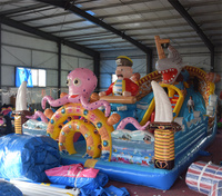 Château gonflable géant sur le thème des pirates et des requins, avec toboggan, aire de jeux gonflable commerciale pour parc d'attractions