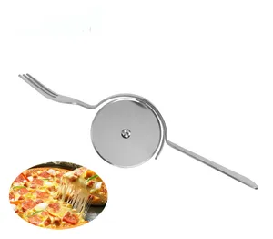 Couteau à pizza multifonction avec fourchette en acier inoxydable pour couper la pizza.