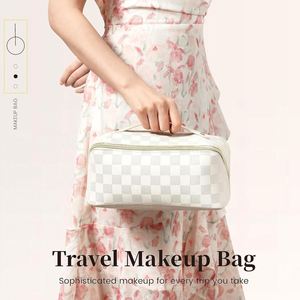 Bolsa Organizadora de Brochas de Maquillaje de Viaje de Cuero de Lujo Personalizada, Linda y Moderna con Cierre Rosa, Estuche Cosmético Profesional con Diseño Personalizado - Product Image 6