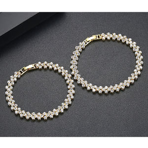 Di lusso a triplo strato <span class=keywords><strong>Tennis</strong></span> classico <span class=keywords><strong>roma</strong></span> 3 file AA Cubic zircone braccialetti donna gioielli moda catena braccialetti Charm braccialetti - Product Image 1