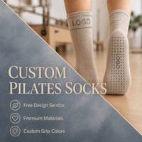 Chaussettes de Pilates personnalisées en coton premium gris-bleu avec grip triangulaire antidérapant et logo personnalisé pour studio