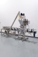 Ligne de production entièrement automatisée pour le remplissage, le scellage et l'étiquetage de bouteilles de poudre de café, de protéines de lait et d'épices