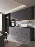 Buffet contemporain sur mesure avec portes vitrées, meuble de rangement moderne pour villa