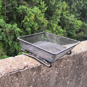 ที่ให้อาหารนกทรงสี่เหลี่ยมโลหะ TJ-001 สีดำ ทนทาน ใช้กลางแจ้งได้ เหมาะสำหรับลานบ้านและสวน - Product Image 2