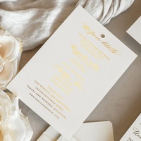 Carte d'invitation de mariage personnalisée de luxe en papier de coton élégant, gaufrée ivoire, estampillée à chaud or, pour Quinceañera