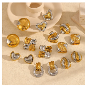 Pendientes de tuerca en espiral cuadrados de estilo Vintage chapados en oro de 18 quilates para mujer, acero inoxidable de lujo con perla para regalo - Product Image 2