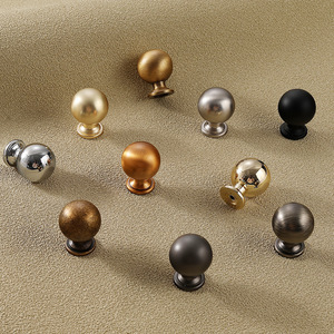 Boutons de meuble ronds traditionnels, finition or et antique, pour armoires de cuisine, poignées de meubles, design durable à trou unique - Product Image 4