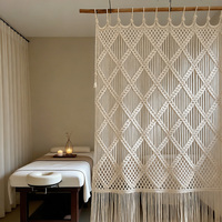 Rideau en macramé noué à la main de style bohème, franges en macramé pour les intérieurs chaleureux de café vintage