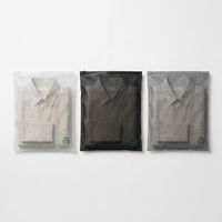 Emballage en PVC givré certifié GRS avec fermeture éclair pour emballage de vêtements personnalisé, sac à fermeture éclair en EVA durable pour vêtements