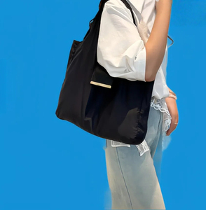 Nylon Lớn Gấp Tote Thân Thiện Với Môi Xách Tay Cổ Điển Phong Cách Mua Sắm Vai Túi Với Keychain Mặt Dây Chuyền Vai Túi - Product Image 2