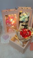 Werbeartikel Weiße Rosen Handgemachter Seifenstrauß Künstliche Blumen Pflanzen Dekorative Geschenkbox Abschluss Muttertag Valentinstag
