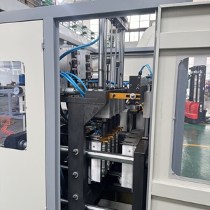 Máquina Automática <span class=keywords><strong>de</strong></span> Moldeo por Soplado <span class=keywords><strong>de</strong></span> PET <span class=keywords><strong>de</strong></span> Dos Etapas para Bebidas Gaseosas <span class=keywords><strong>de</strong></span> 1.5 <span class=keywords><strong>Litros</strong></span> - Product Image 3