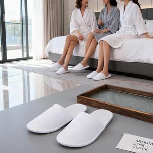 Pantoufles de Spa personnalisées de luxe tongs pantoufles jetables pour les clients de l'hôtel femmes hommes bout fermé super confort blanc - Product Image 2