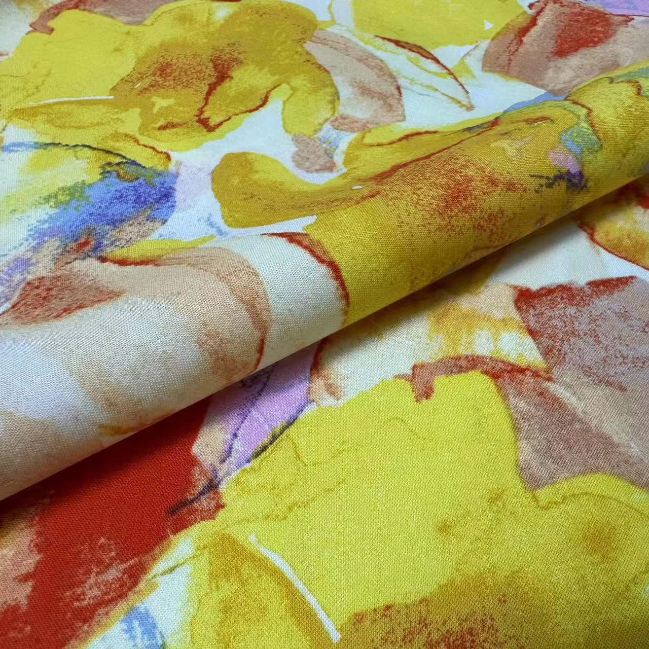 Wholesale Floral Printed Cotton Rayon and Viscose Plain for Women and Girls' Dresses Shorts and Shirts Woven Technique
