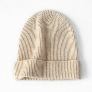 Cappello berretto stile lungo di alta qualità acrilico morbido e materiale in pelliccia Logo Jacquard personalizzato molti colori cappello caldo berretto