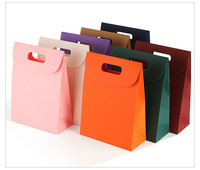 Sacs en papier haut de gamme écologiques pour emballage cadeau, impression sérigraphique, fermeture à rabat, papier mat solide spécial, boutique de bougies, déchirable