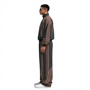 Conjunto Deportivo de Dos Piezas para Hombre, Diseño Curvo, Estilo Urbano, con Paneles en Contraste Gris Oscuro, Marrón y Blanco, Cierre Completo, Corte Holgado - Product Image 3