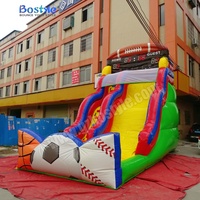 Toboggan gonflable commercial multi-sports à double escalier, piste unique, imprimé football/basketball/baseball/football américain, PVC 0,55 mm