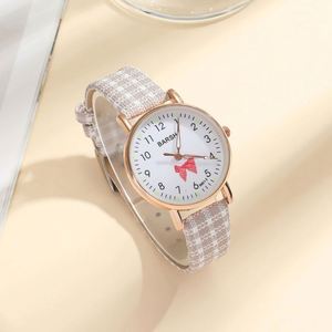 Reloj de Moda para Mujer, Caja Redonda de Aleación, Resistente al Agua 3BAR, Cierre Oculto con Botón, Movimiento Digital XSVO, Diseño con Cuentas de Conejito - Product Image 2