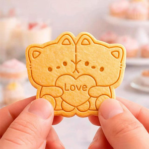 Set di Stampi per Biscotti a Forma di Orsetti Cartoon Affascinanti che si Abbracciano Aggiunge un Tocco di Amore <span class=keywords><strong>e</strong></span> Calore ai Tuoi Biscotti Fatti in Casa - Product Image 2