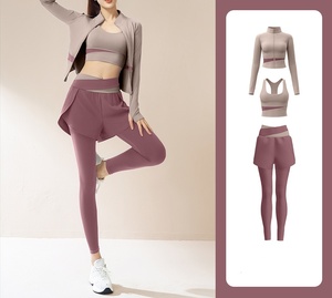 Set Yoga da Donna 3 Pezzi: Giacca Corta con Collo Alto e Zip Intera, Leggings con Gonna e Foro per il Pollice, Reggiseno Integrato con Imbottitura Rimovibile - Product Image 3