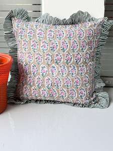 Fundas de Almohada Decorativas con Volantes Verdes, Estilo Vintage Moderno de Lujo, Diseño a Cuadros - Product Image 3