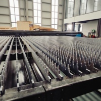 Machine de découpe laser à fibre sur rail au sol de grand format 20KW avec encodeur linéaire Raytools à faible déviation dimensionnelle pour l'industrie lourde