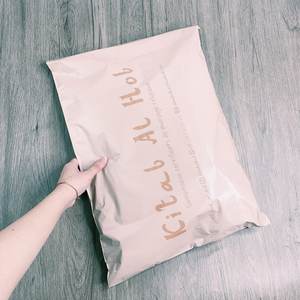 Sobres de Poliéster Color Albaricoque Brillante Personalizados - Bolsas de Envío con Acabado Mate e Impresión de Logotipo para Ropa, Regalos y Comercio Electrónico - Product Image 3