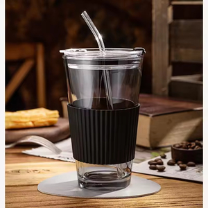 Mug de voyage réutilisable isotherme noir de 16 oz, verre à boire ambré pour café froid avec couvercle et paille en verre - Product Image 4
