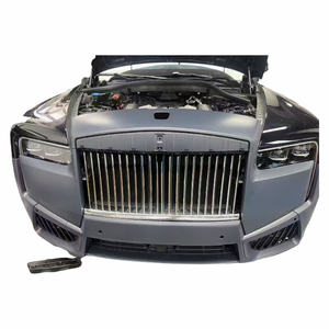 Les modèles 2025 améliorés <span class=keywords><strong>de</strong></span> la <span class=keywords><strong>Rolls</strong></span>-Royce Cullinan 10-18 comprennent des pare-chocs avant et arrière, des phares, des feux arrière et une <span class=keywords><strong>calandre</strong></span> - Product Image 4