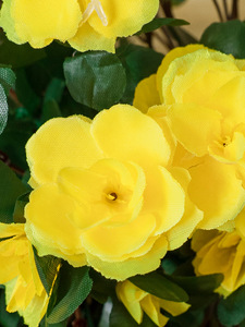 Rose artificielle à tige orange dégradée, résistante aux UV, en soie, avec feuilles vertes pour la décoration extérieure et l'aménagement paysager - Product Image 5