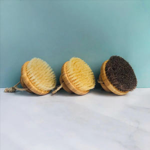 Brosse à cheveux en bois avec manche en bois de hêtre et de santal, poils de sanglier en <span class=keywords><strong>sisal</strong></span>, pour le bain et la douche, avec logo personnalisé - Product Image 6