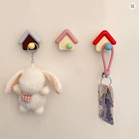 Crochets adhésifs en forme de maison, sans perçage, en plastique, porte-clés mural, crochets décoratifs colorés pour vêtements, chambre d'enfant