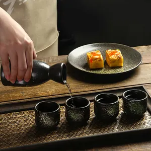 Benutzer definiertes Logo Japanisch bemalte Weißwein flasche Wasserkocher Keramik Weint opf Sake Pot Cups Set für Bar Restaurant nach Hause