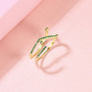 Anillo de plata de ley 925 chapado en oro con circonita cúbica de corte esmeralda para mujer, joyería, anillo de dedo, aniversario, compromiso. - Product Image 3