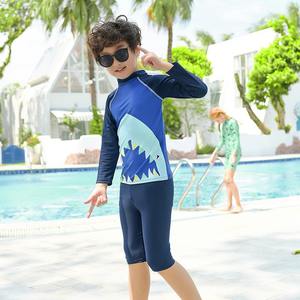 ชุดว่ายน้ำเด็กชายแขนยาวสีน้ำเงิน ป้องกันรังสียูวี แบบสองชิ้น รุ่น JH8921 ป้องกันแสงแดด - Product Image 2