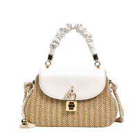 Sac bandoulière tressé en paille pour femme avec poignée rembourrée en cuir PU, sac à main de plage tendance pour l'été, idéal pour le quotidien et les soirées, sac à bandoulière de créateur