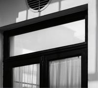 Peinture en poudre polyester haute performance RAL 9005 Jet Black, semi-mate, texture sable, résistance aux intempéries pour fenêtres extérieures, durable