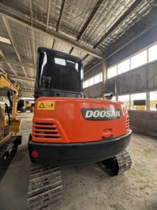 รถขุดตีนตะขาบ Doosan DH55 ขนาด 5 ตัน พร้อมบุ้งกี๋ขุดขนาด 0.18 ลูกบาศก์เมตร - Product Image 4