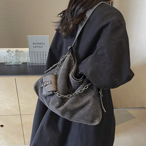 Borsa a Tracolla Trendy da Donna Stile Western con Catena, Grande Capacità per Ragazze e Giovani Donne - Product Image 6