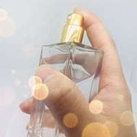 Flacon de parfum professionnel de haute qualité, rectangulaire, à fond épais, avec pompe pulvérisatrice, en verre, avec boîte.
