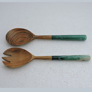 Compre un Juego de Cucharas de Madera Hechas a Mano con Mango de Resina Verde, Juego de Cuchara y Tenedor para Servir Ensaladas, para Cocina y Comedor - Product Image 5