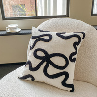 Coussin décoratif de canapé et dossier brodé en chenille, motif rose brodée discrètement, style luxe léger, pour salon, avec garniture