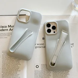 Custodia per telefono antiurto in silicone di lusso con design 3D a forma di rossetto e supporto, personalizzabile con logo, confezionata in scatola di prima qualità - Product Image 2